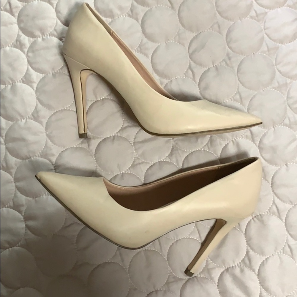 Nude Pumps